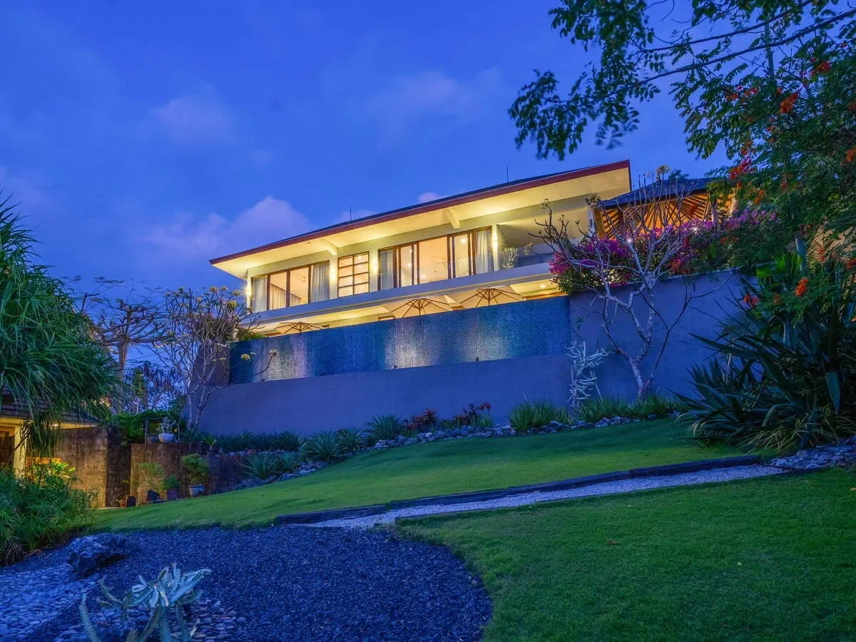 Exterior photo 3