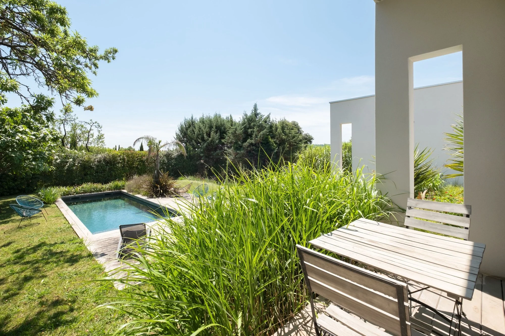 Exterior photo 6