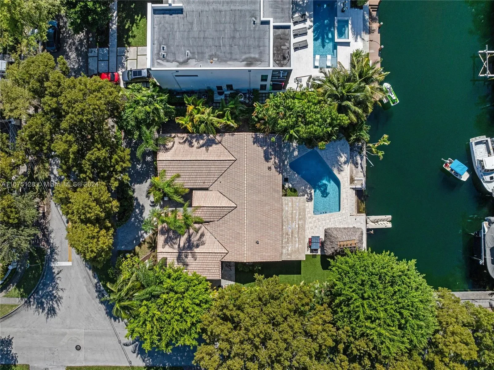 13240 Coronado Ln, North Miami Beach, Florida, United States. - Photo 9