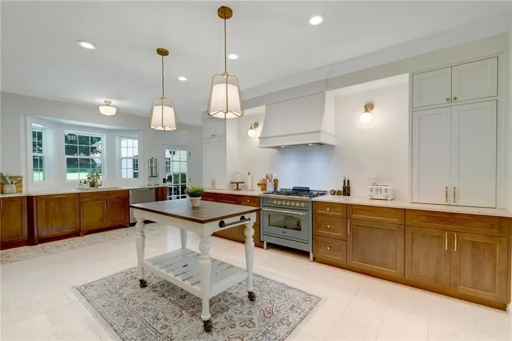 211 W Oakcrest Drive, Blue Ridge, Georgia, United States. - Photo 16