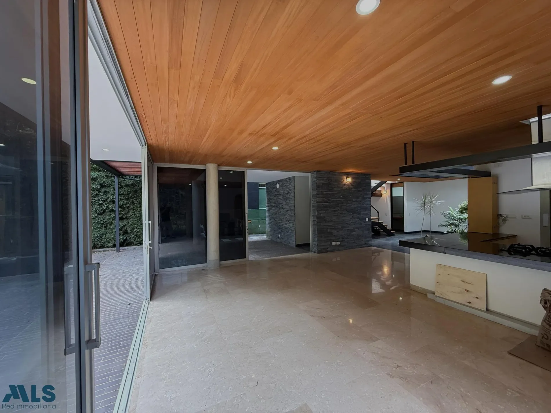 Exterior photo 8