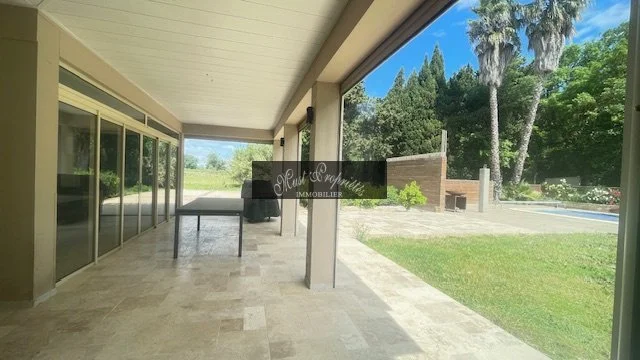 Exterior photo 3