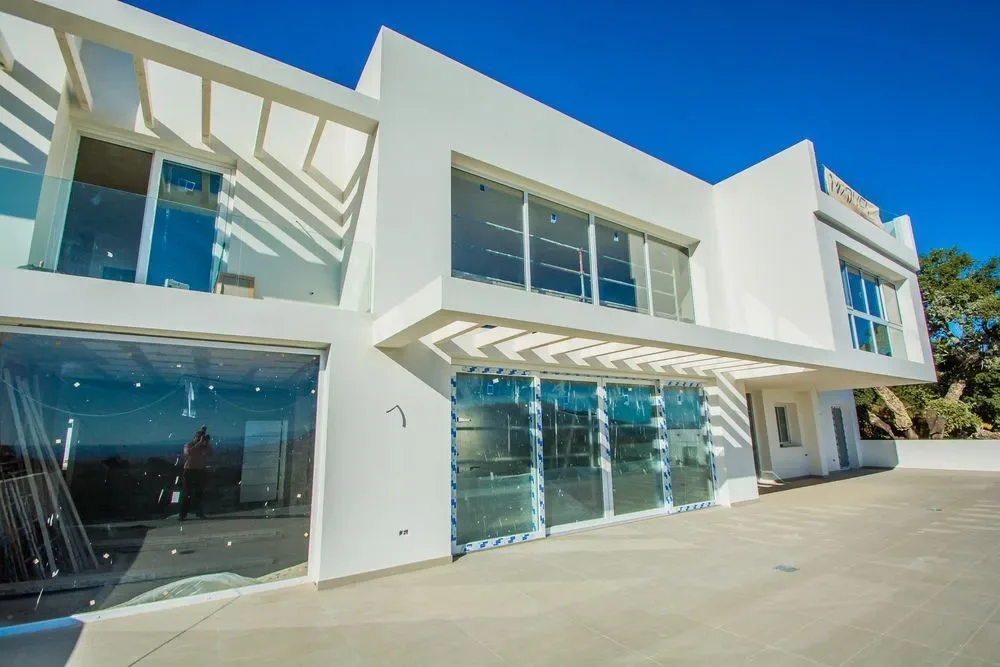 Exterior photo 6