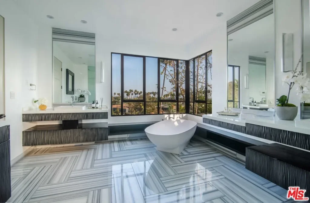 7801 Hillside Avenue, Los Angeles, California, United States. - Photo 10