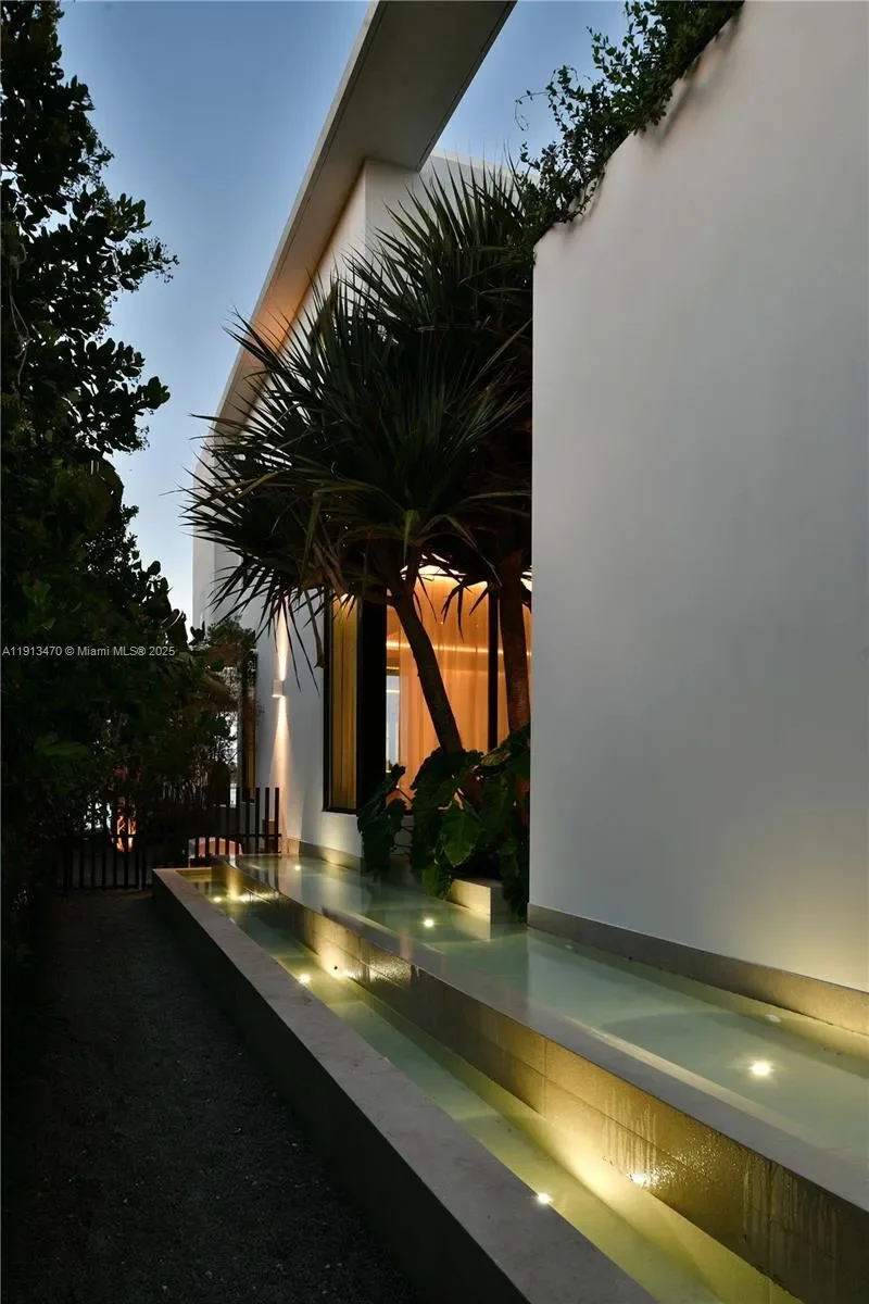 375 N Hibiscus Dr, Miami Beach, Florida, United States. - Photo 6