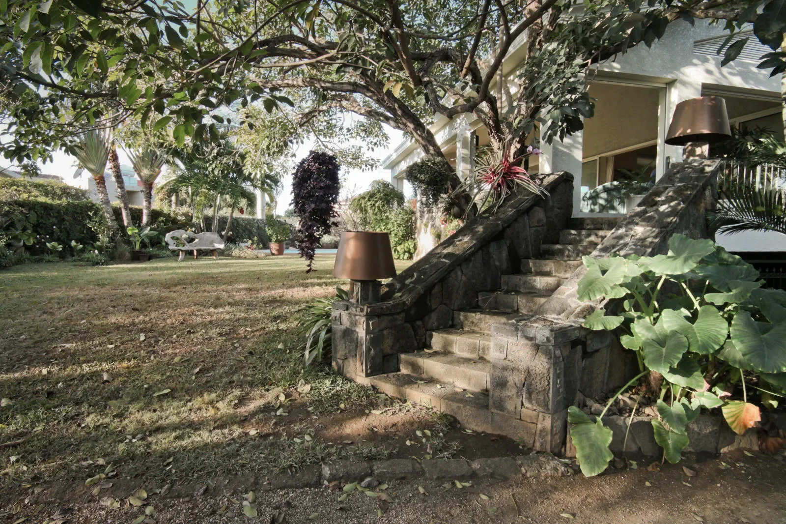 Exterior photo 2