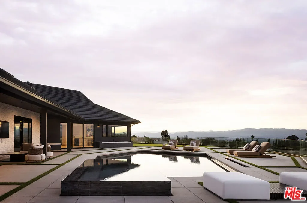 16401 Mulholland Drive, Los Angeles, California, United States. - Photo 29