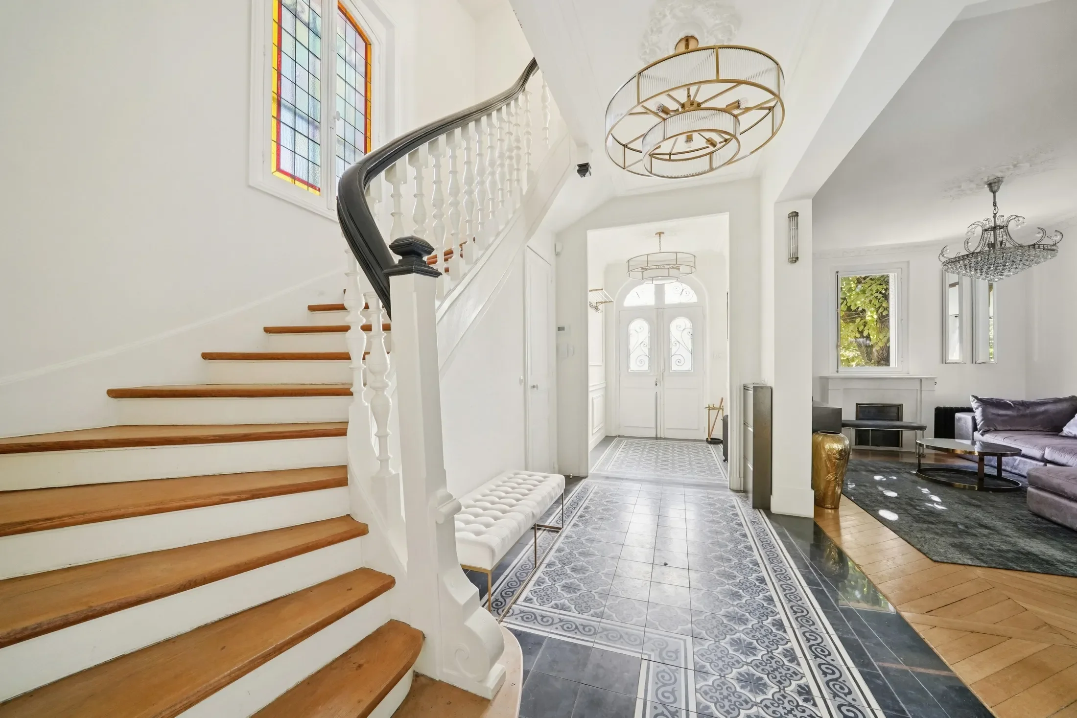Garches – Elegant Family Residence With Garden
