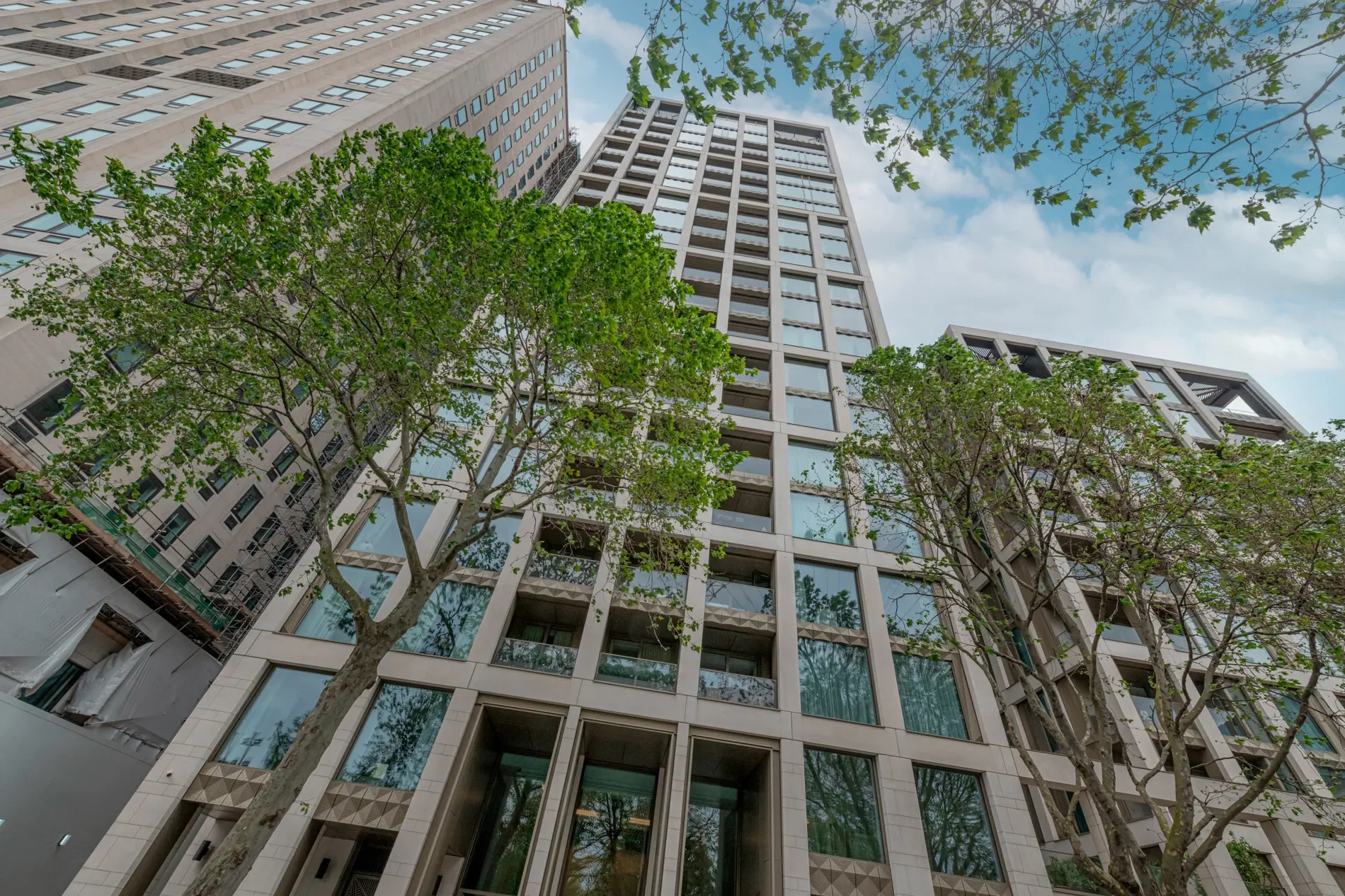 Exterior photo 5