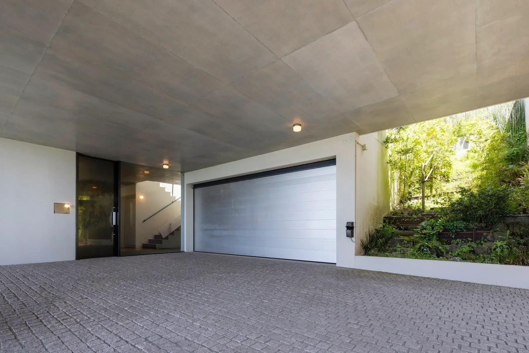 Exterior photo 5