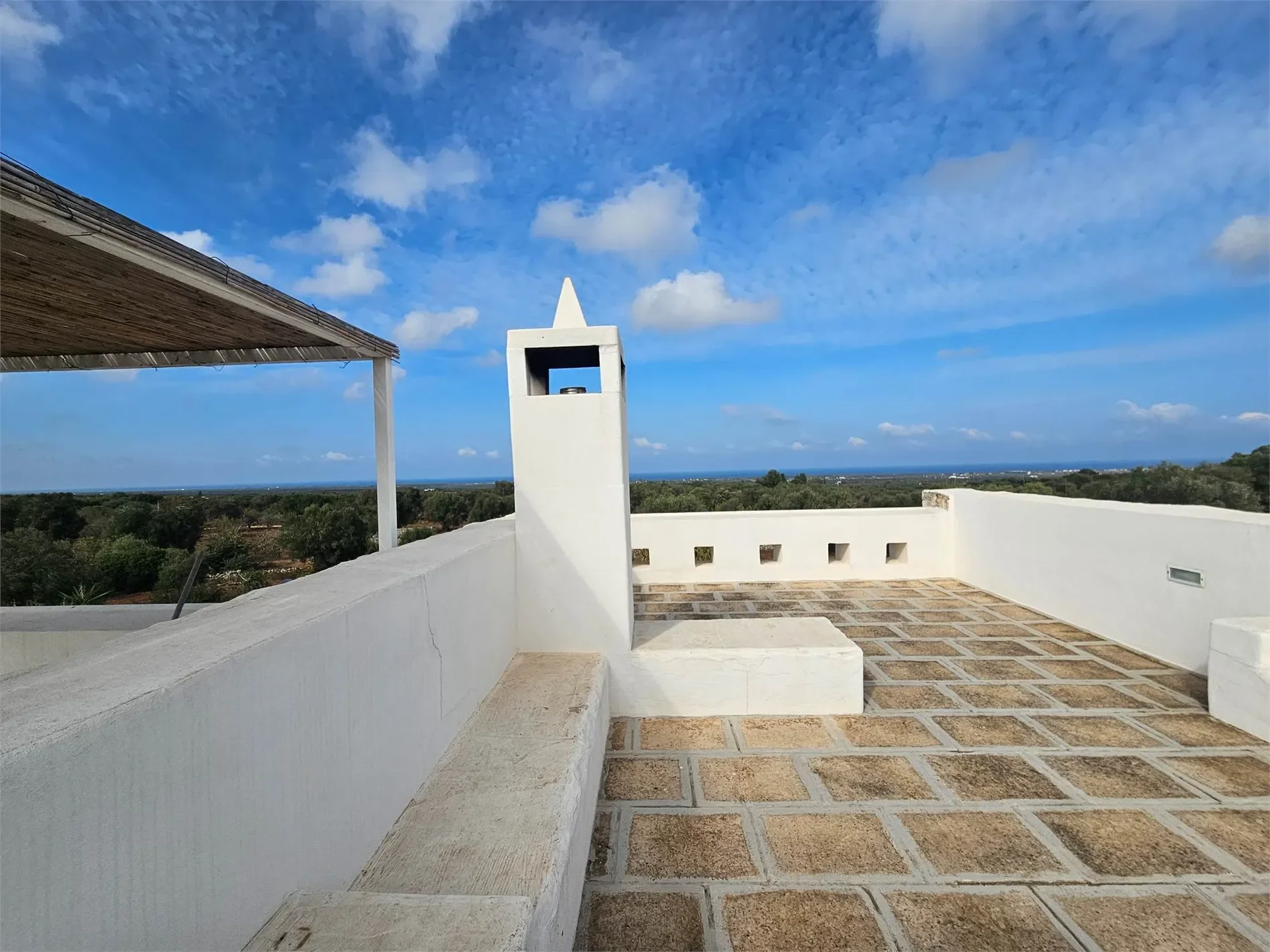 Exterior photo 5