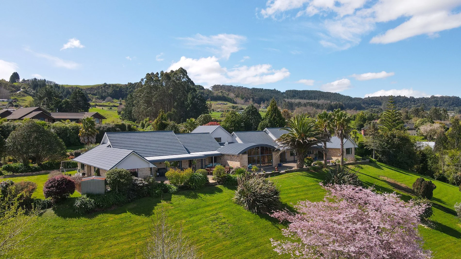 Exterior photo 2