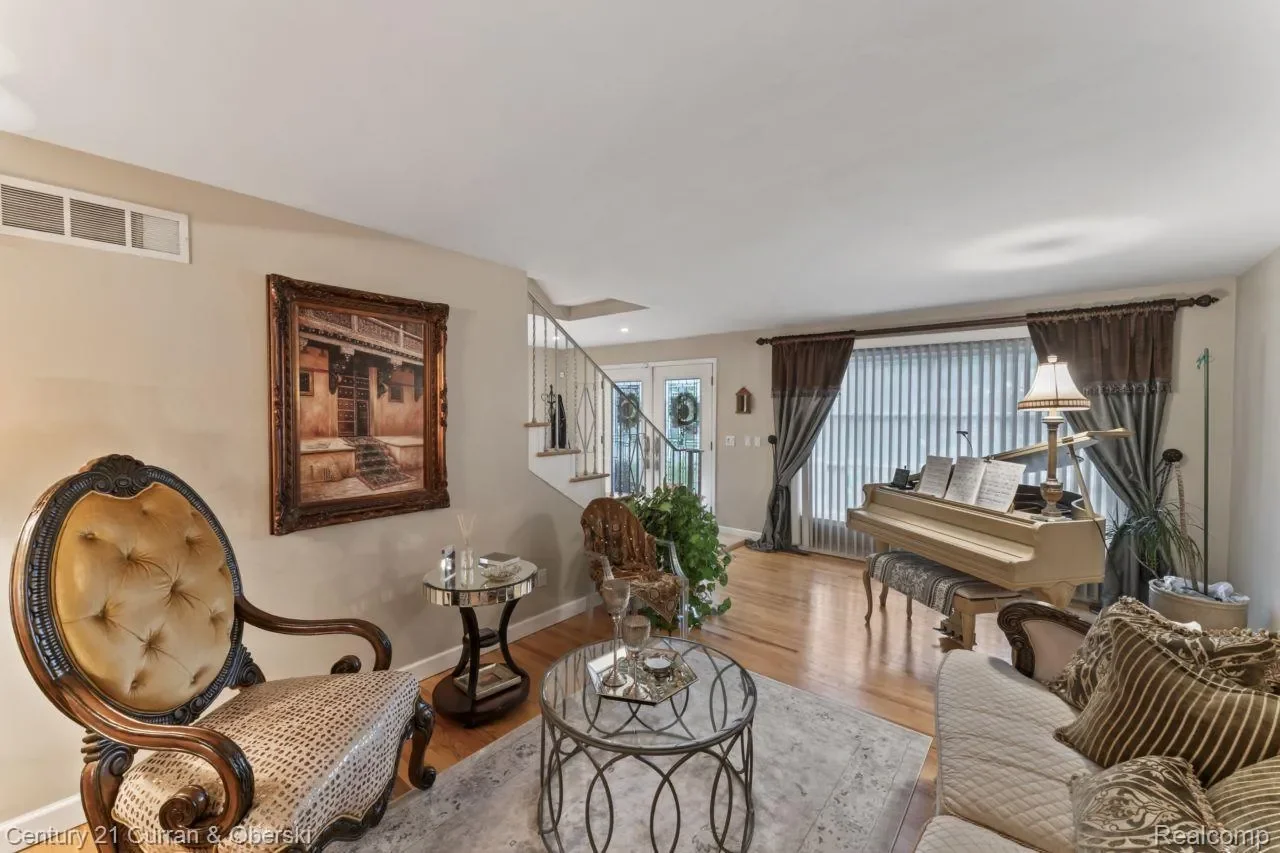 26155 Timber Trail, Dearborn Heights, MI 48127, Dearborn, Michigan, United States. - Photo 37