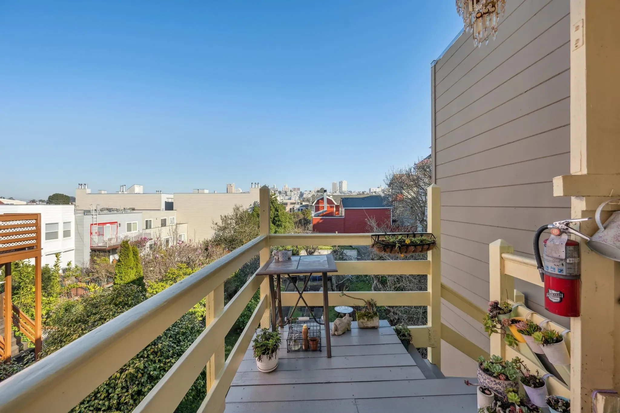 Exterior photo 9
