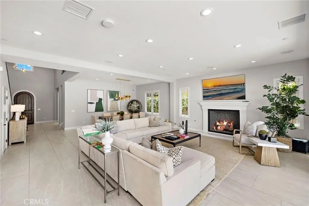 93 Interstellar, Irvine, California, United States. - Photo 19