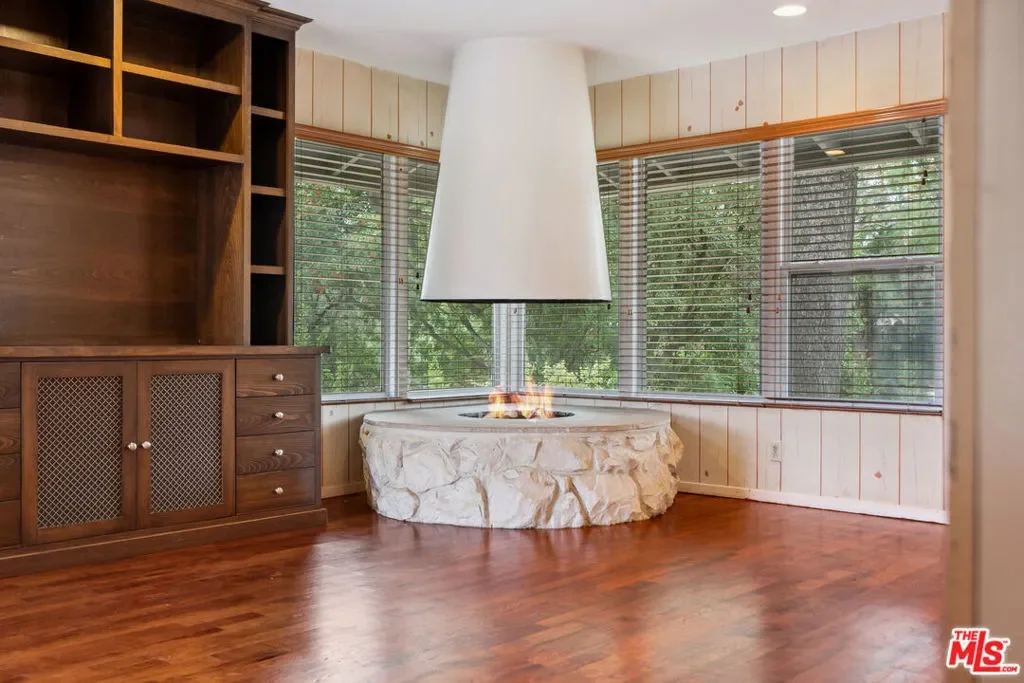 15901 High Knoll Road, Los Angeles, California, United States. - Photo 12