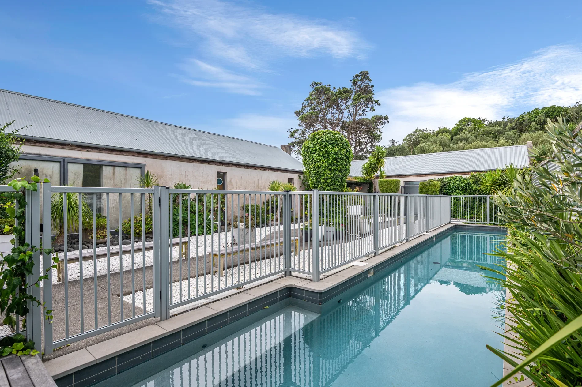 Exterior photo 7