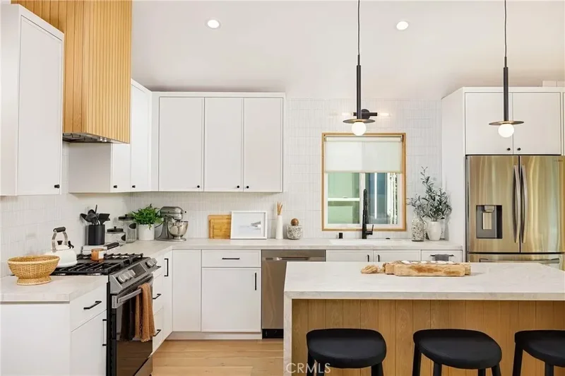 122 E Bay Avenue, Newport Beach, California, United States. - Photo 12