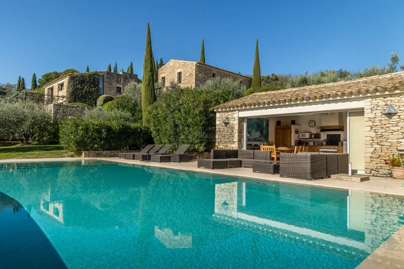 House for sale in Gordes, 359m² 13 rooms €2,950,000 with pool