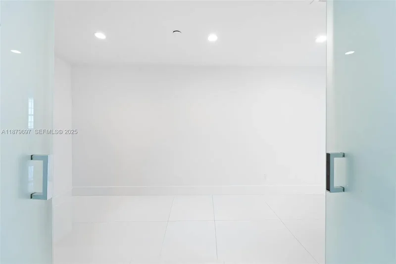 100 Lincoln Rd 1523/1525, Miami Beach, Florida, United States. - Photo 14
