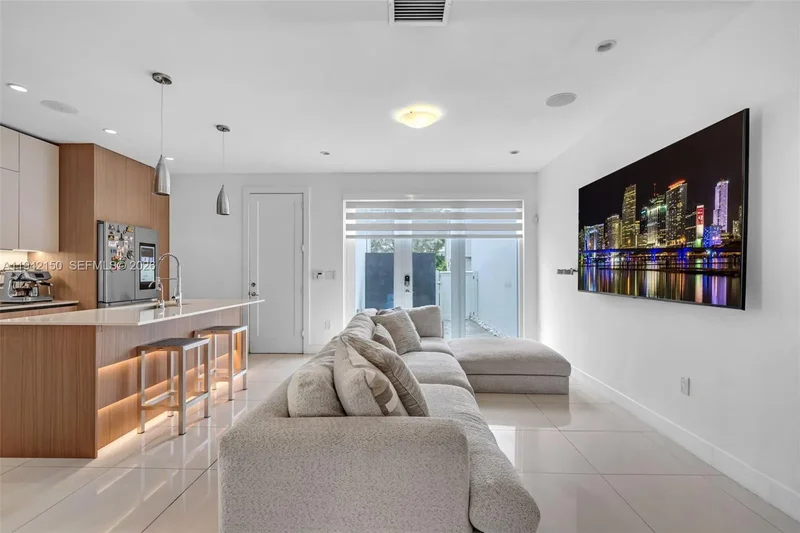 6348 NW 104th Ct, Doral, Florida, United States. - Photo 14
