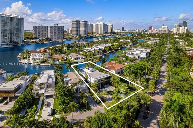 342 S Parkway, Golden Beach, FL 33160, Golden Beach, Florida, United States. - Photo 8