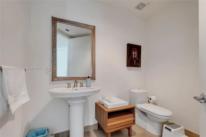 5959 Collins Ave 1503, Miami Beach, Florida, United States. - Photo 24