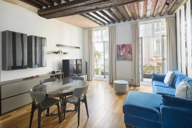 A pied-à-terre just steps from the Hôtel de Ville