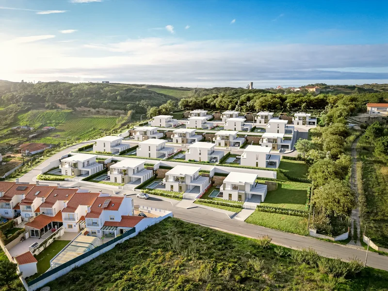 Luxury 3-Bed Villa with Pool São Martinho €499,500 | Near Beach | Modern Design | Property by Calvin