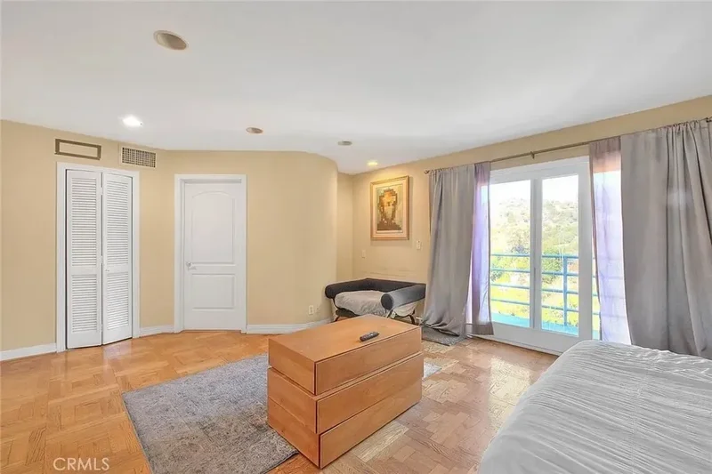 2579 Leicester Drive, Los Angeles, California, United States. - Photo 10
