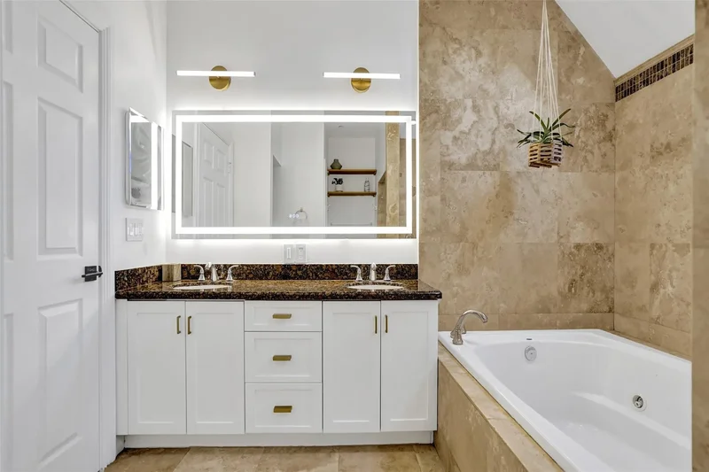 1110 NE 17th Way, Fort Lauderdale, Florida, United States. - Photo 15