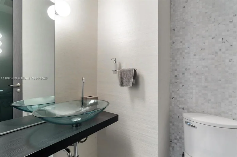 200 Biscayne Boulevard Wa, #5211, Miami, FL, 33131, USA, Miami, Florida, United States. - Photo 29