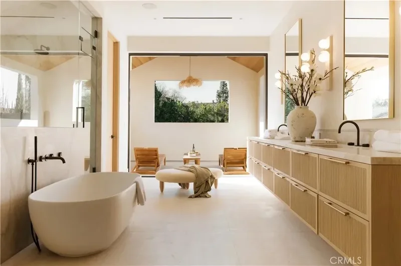 4543 Densmore Avenue, Los Angeles, California, United States. - Photo 36