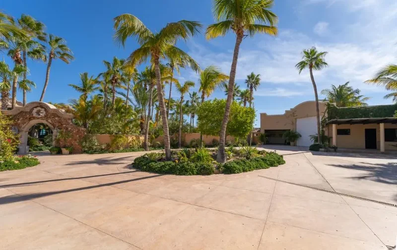 7 Bedrooms Single Family Detached