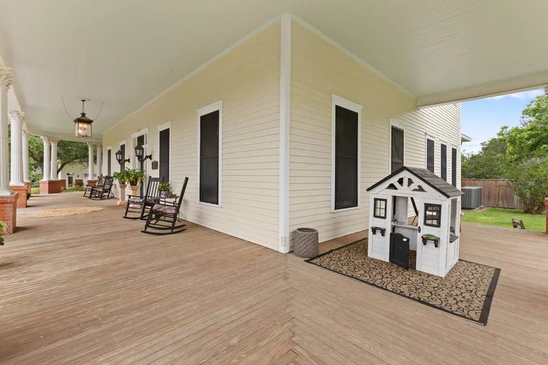 401 North Walnut Avenue , Eagle Lake, TX 77434, Eagle Lake, Texas, United States. - Photo 4