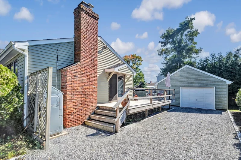 481 Peconic Bay Boulevard, Aquebogue, New York, United States. - Photo 29
