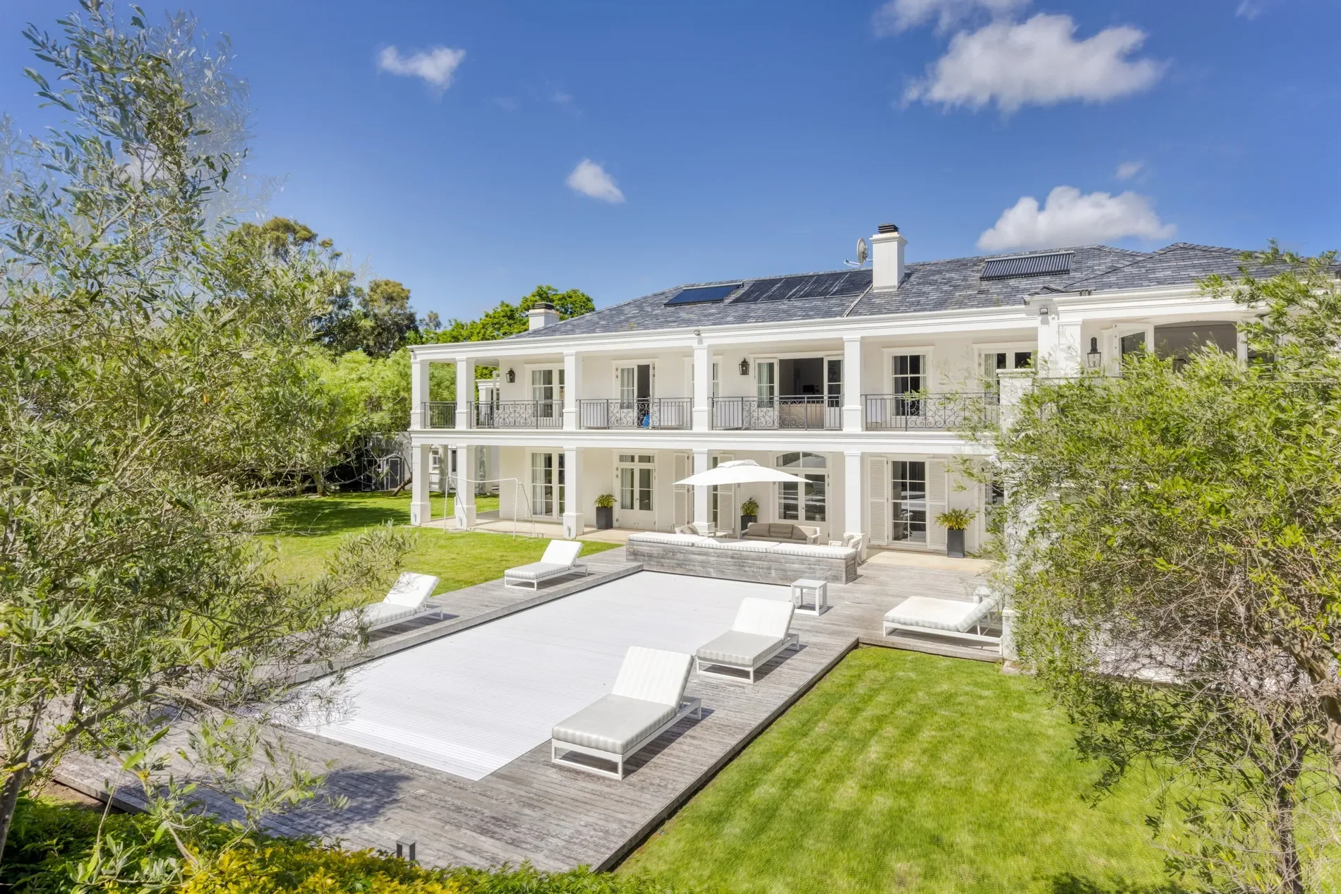 Exterior photo 9