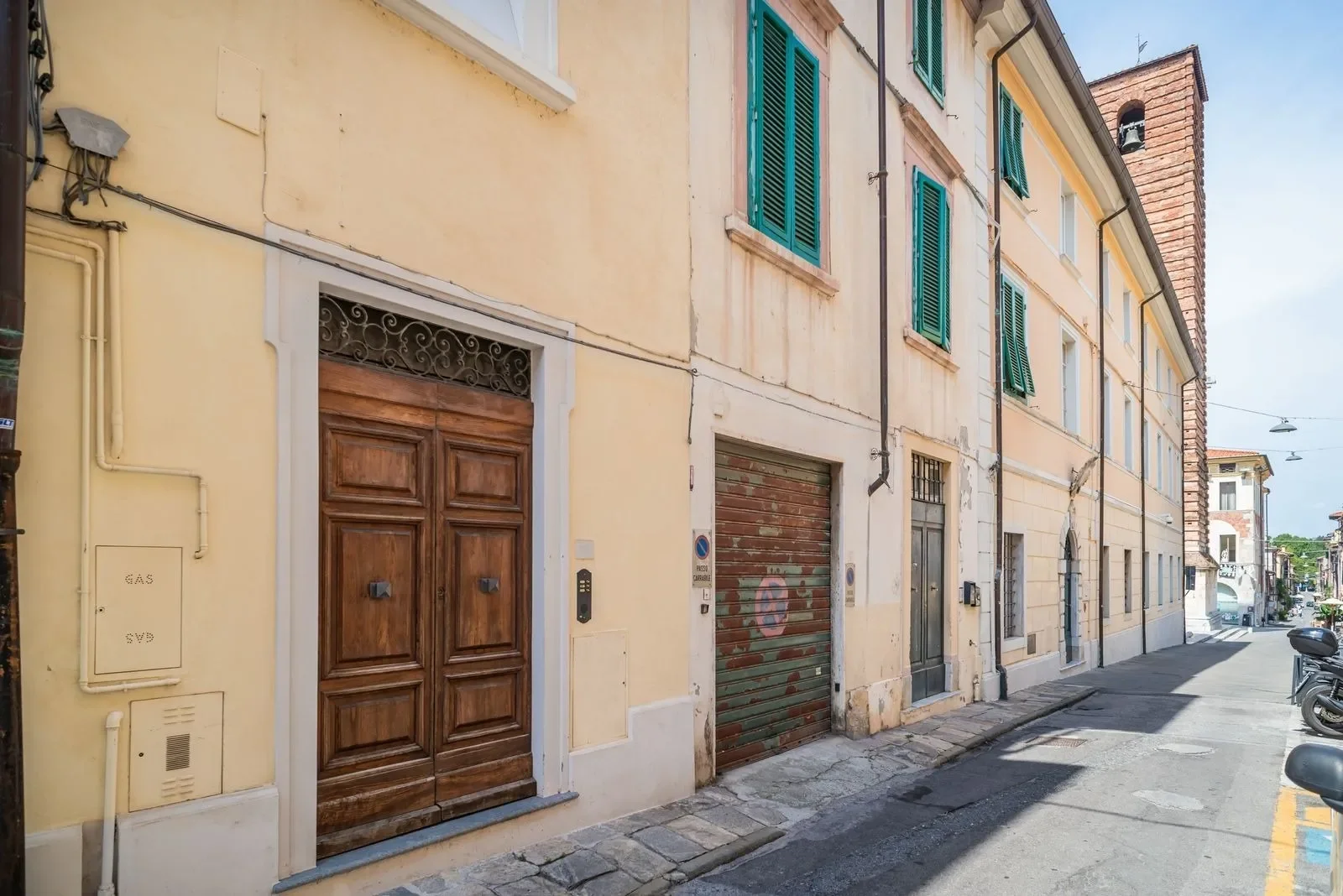 Exterior photo 2