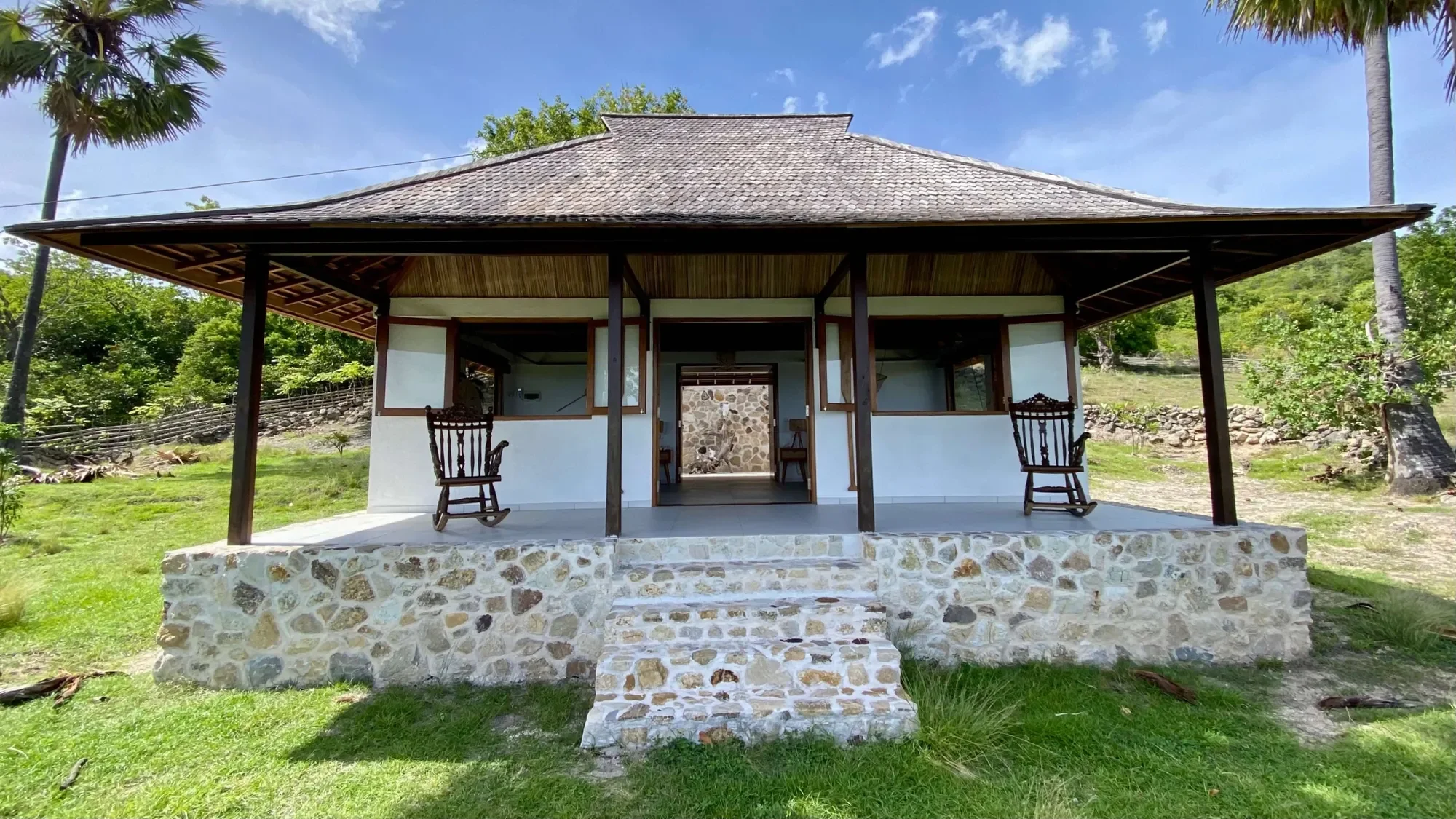 Exterior photo 8