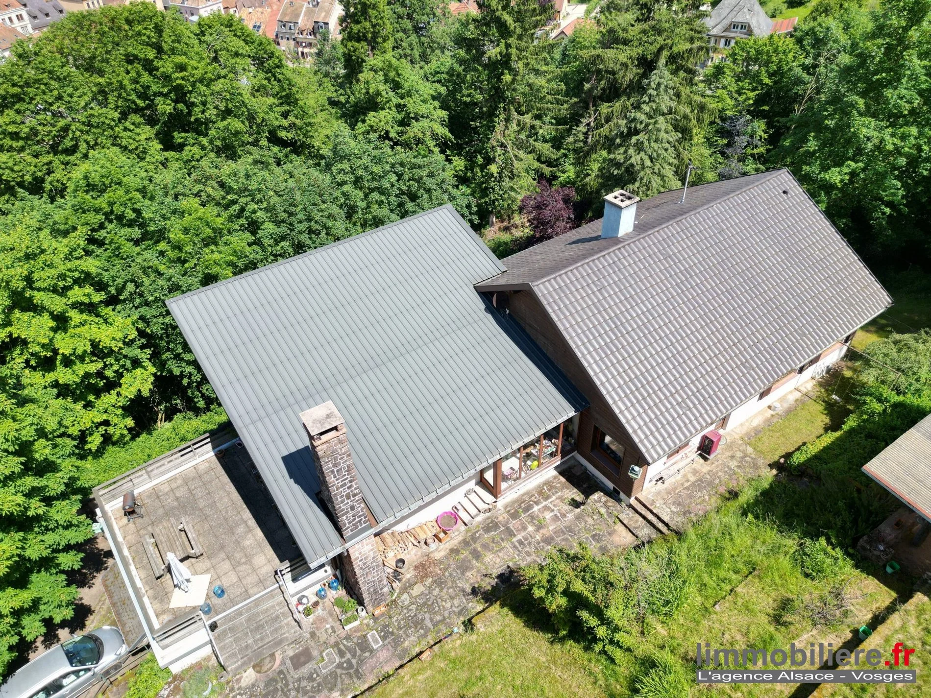 Exterior photo 3