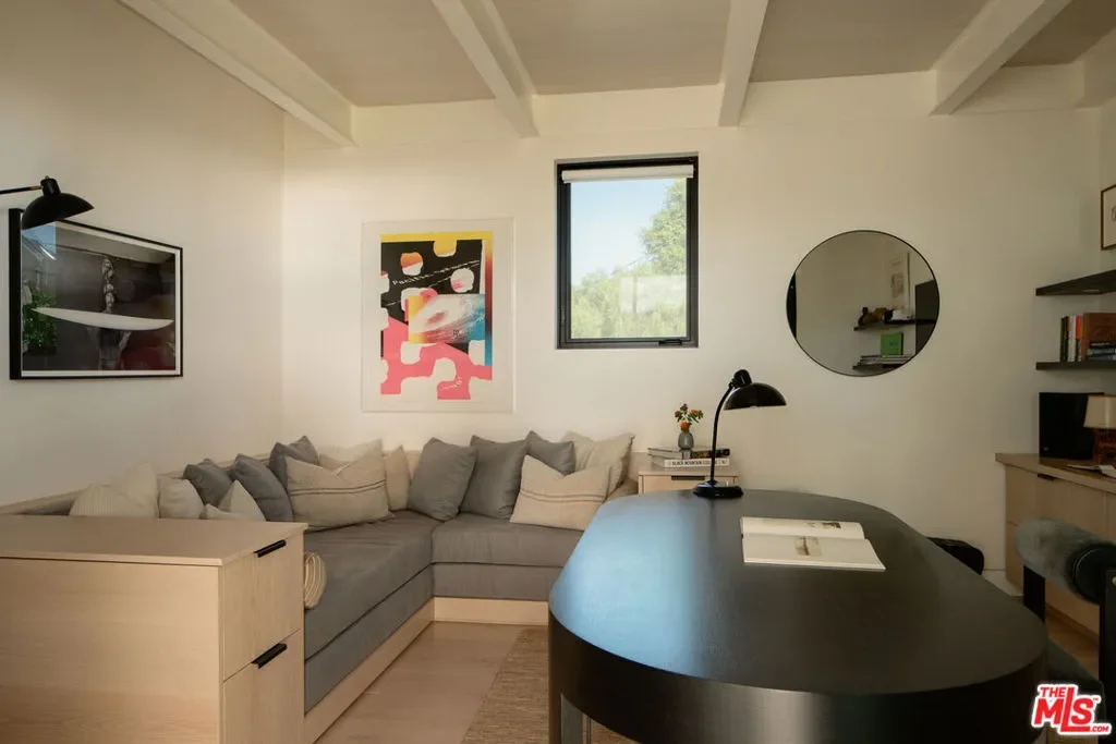 120 N Hart Avenue, Santa Monica, California, United States. - Photo 17