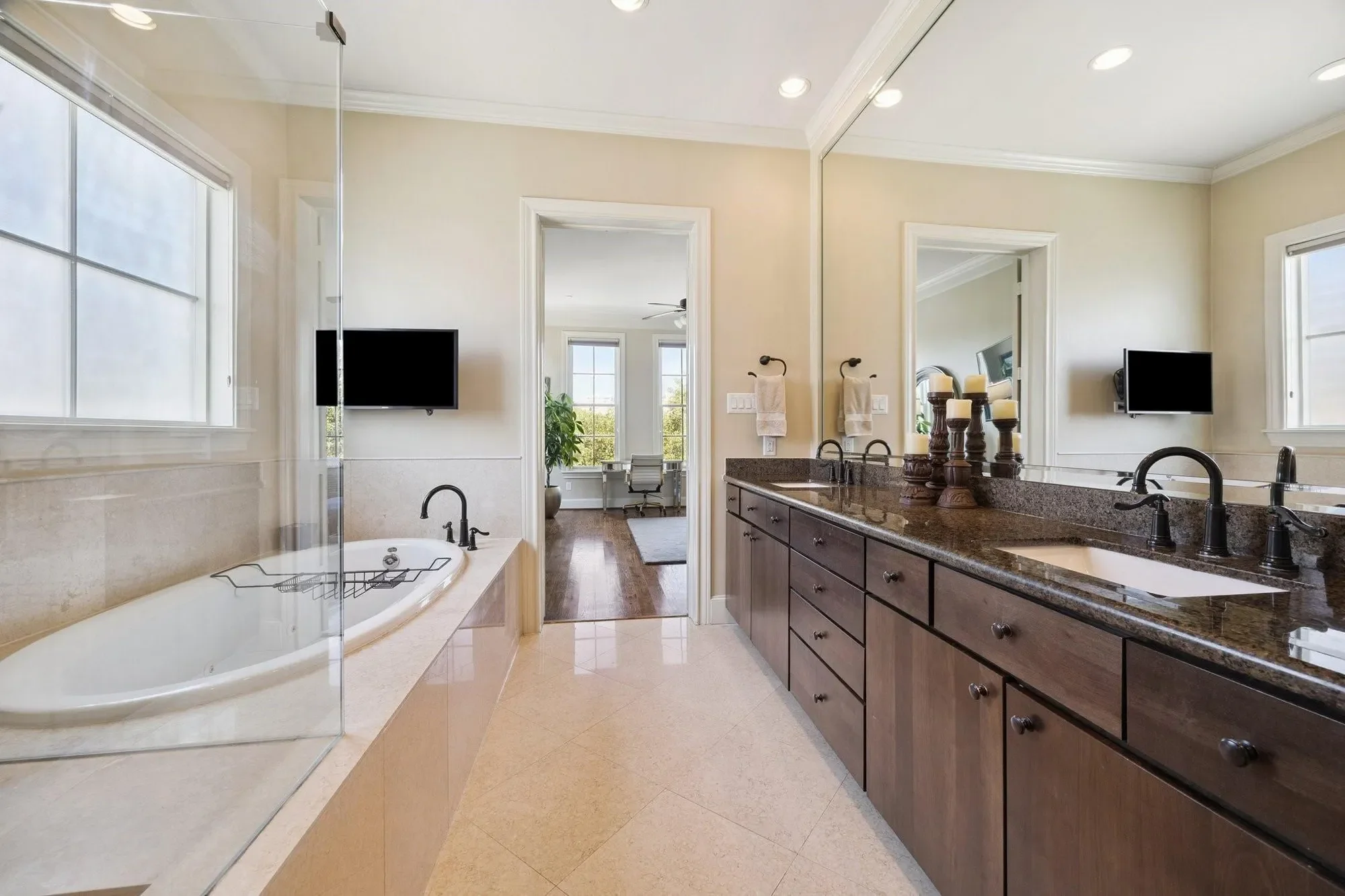 1305 W Bell Street, Houston, Texas, United States. - Photo 17