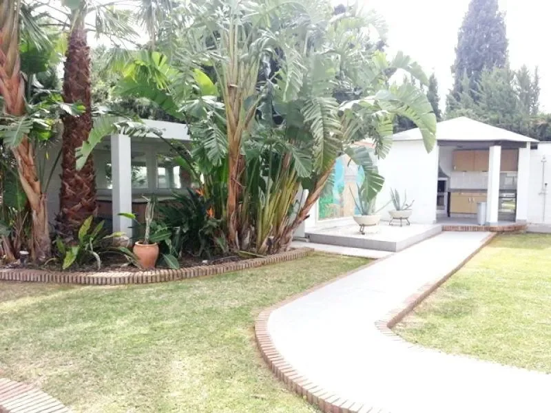 Exterior photo 7