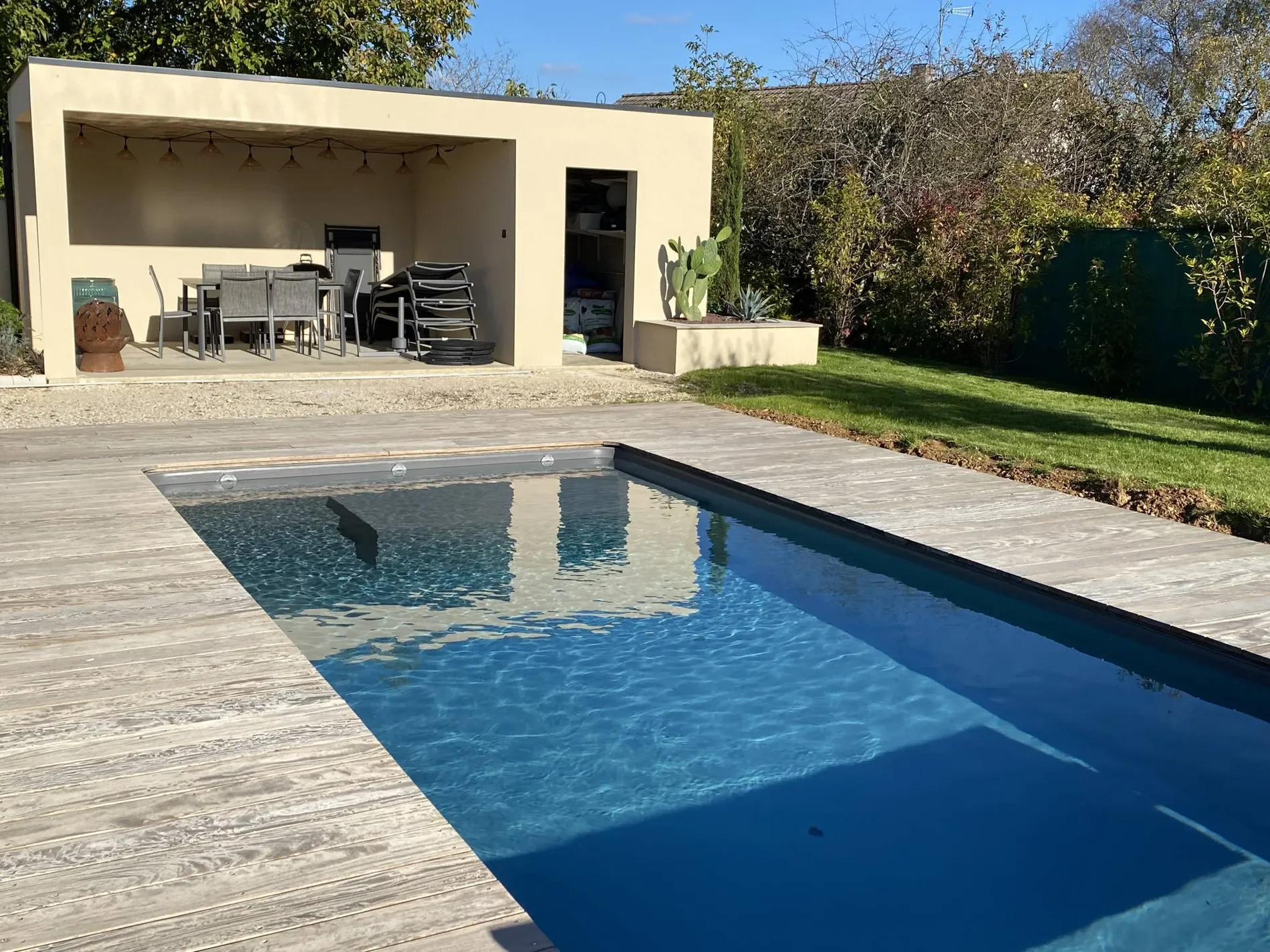 Exterior photo 2