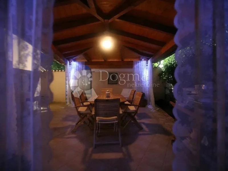Exterior photo 8
