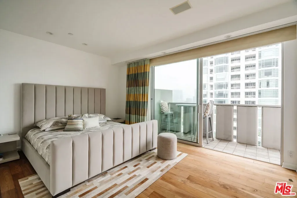 10375 Wilshire Boulevard 11H, Los Angeles, California, United States. - Photo 3