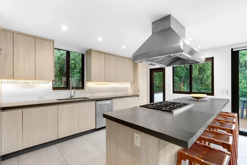 2815 Regatta Ave, Miami Beach, Florida, United States. - Photo 23