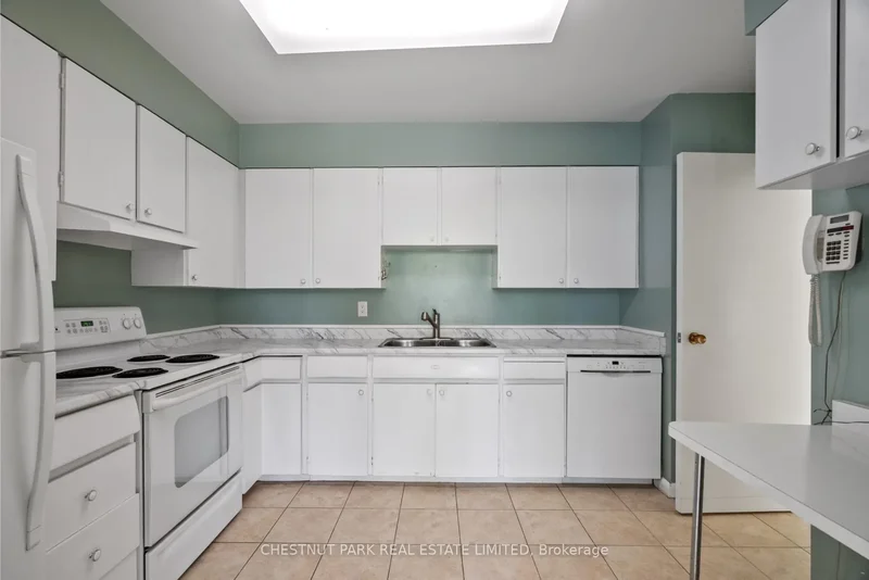 602 - 500 Avenue Road, Toronto, Ontario, Canada. - Photo 2