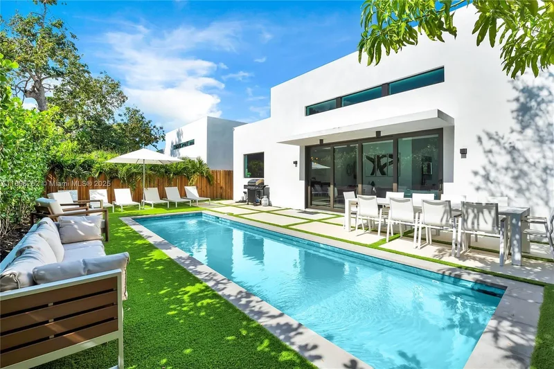 Single Family Residence in Miami