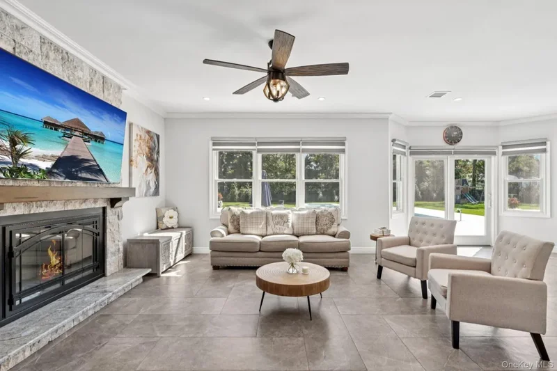 260 Clay Pitts Road, East Northport, NY, 11731, USA, East Northport, New York, United States. - Photo 4
